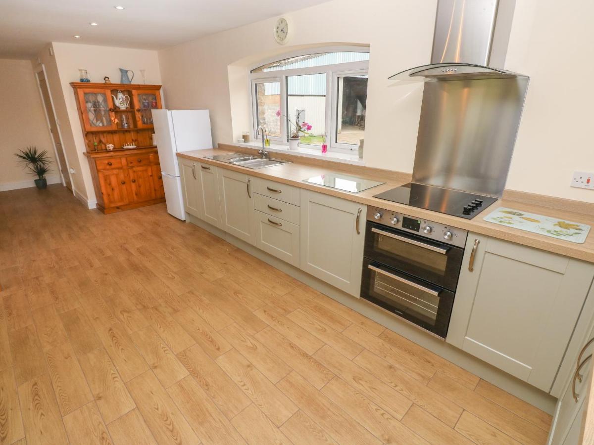 Villa Woodpecker Barn Pontyclun Exterior foto